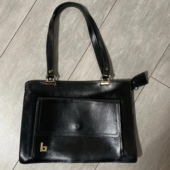 Vintage Shoulder Bag Gold Hardware - Picture 8 of 15